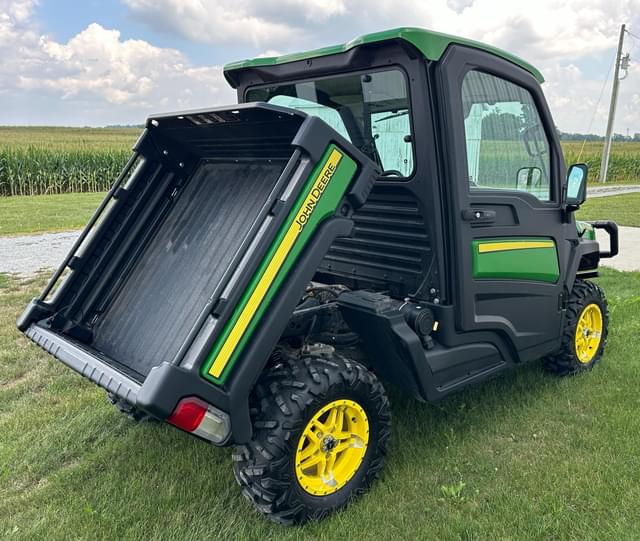 Image of John Deere XUV 835R equipment image 2