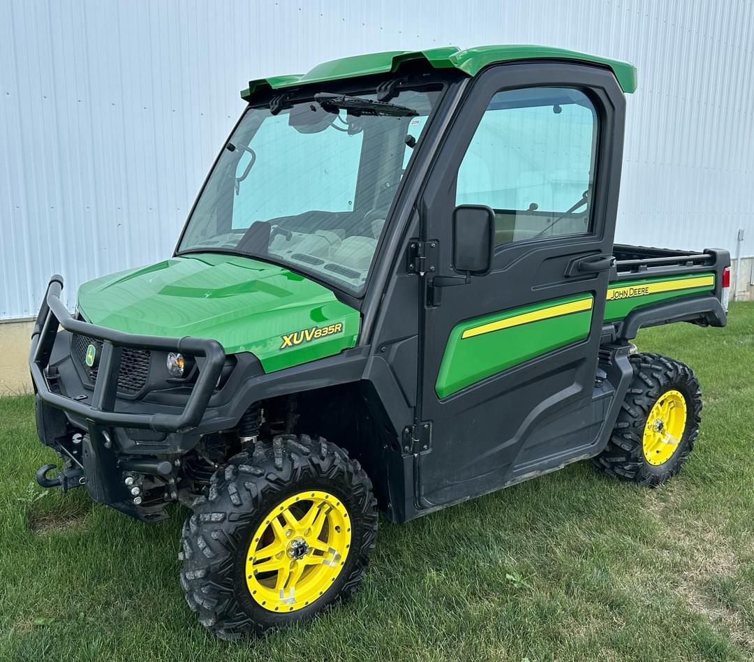 Image of John Deere XUV 835R Primary image