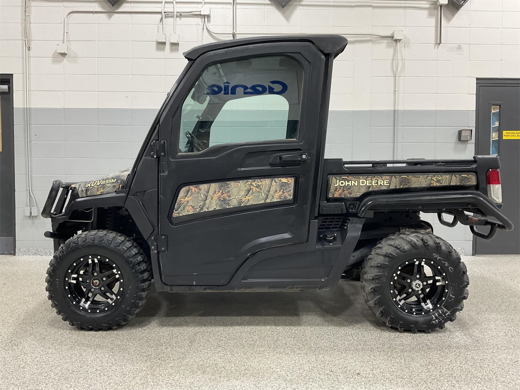 2019 John Deere XUV 835M Equipment Image0