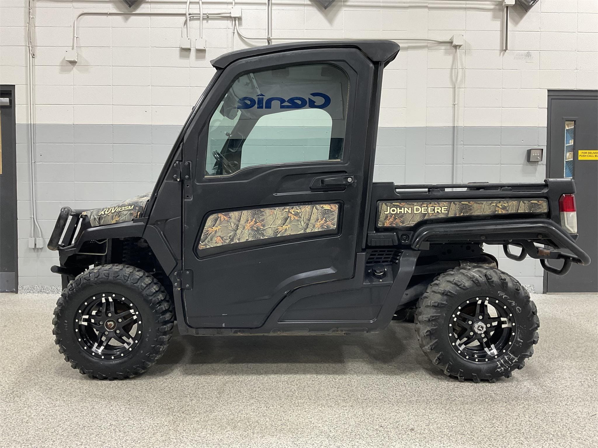 2019 John Deere XUV 835M Equipment Image0