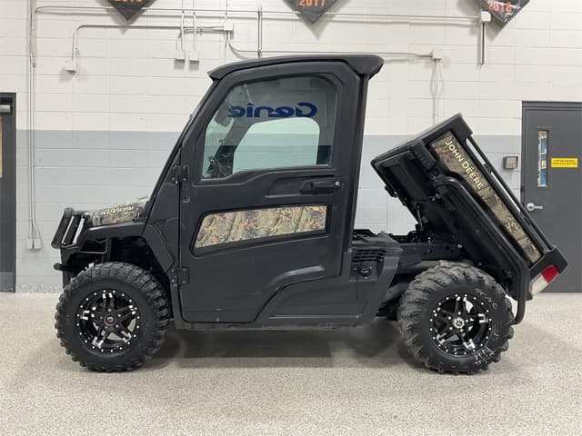 Image of John Deere XUV 835M equipment image 1