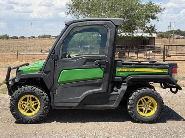 Image of John Deere Gator XUV 835M equipment image 1