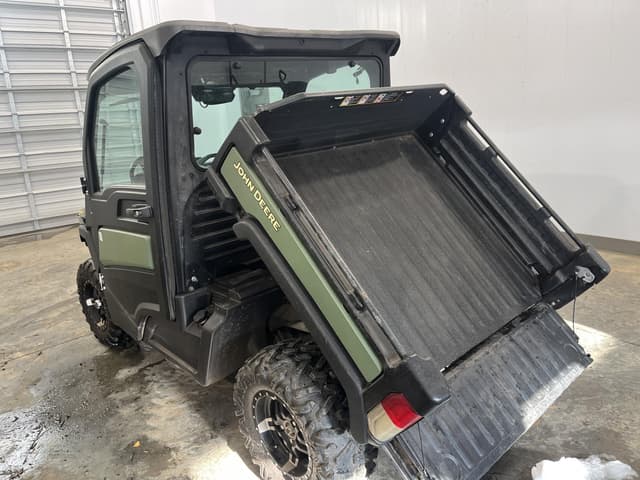 Image of John Deere XUV 835M equipment image 3