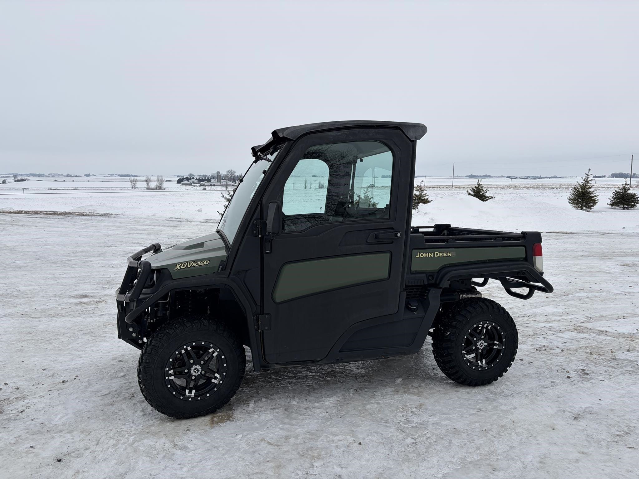 2019 John Deere XUV 835M Equipment Image0