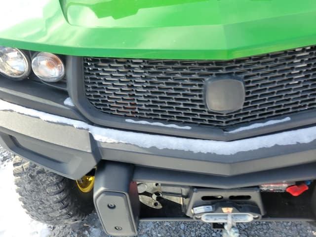 Image of John Deere XUV 835M equipment image 3