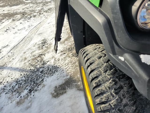 Image of John Deere XUV 835M equipment image 4