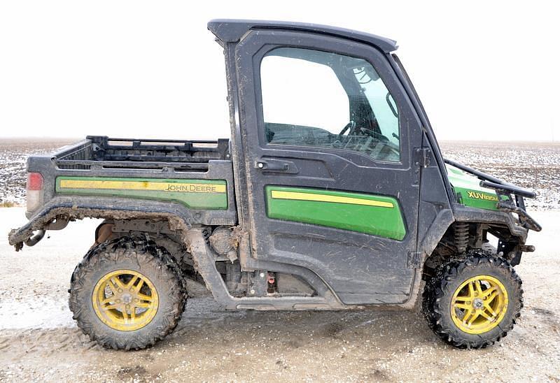 Image of John Deere XUV 835M Primary image