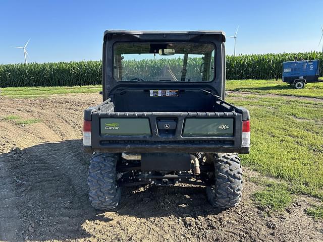 Image of John Deere XUV 835M equipment image 2