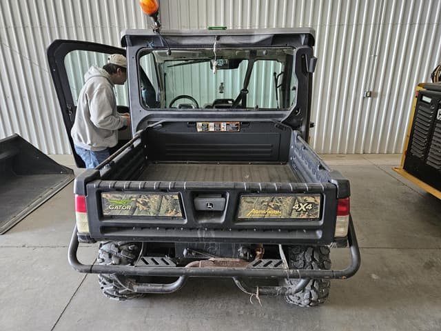 Image of John Deere XUV 835R equipment image 4