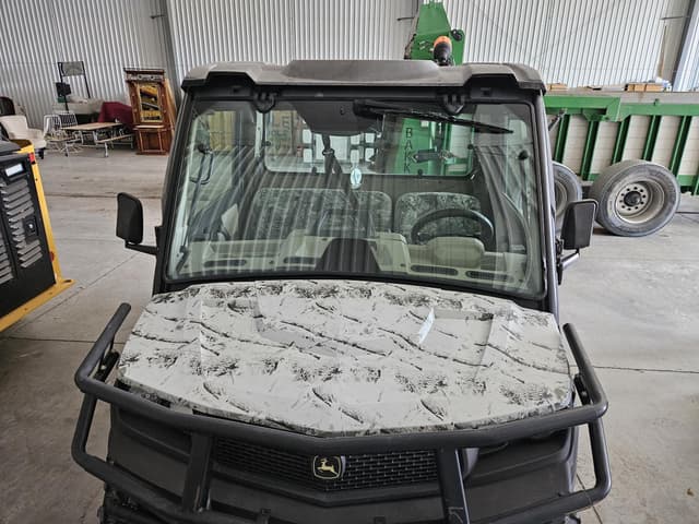 Image of John Deere XUV 835R equipment image 1