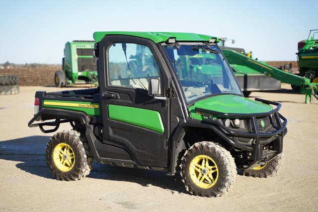 Image of John Deere XUV 835R equipment image 2