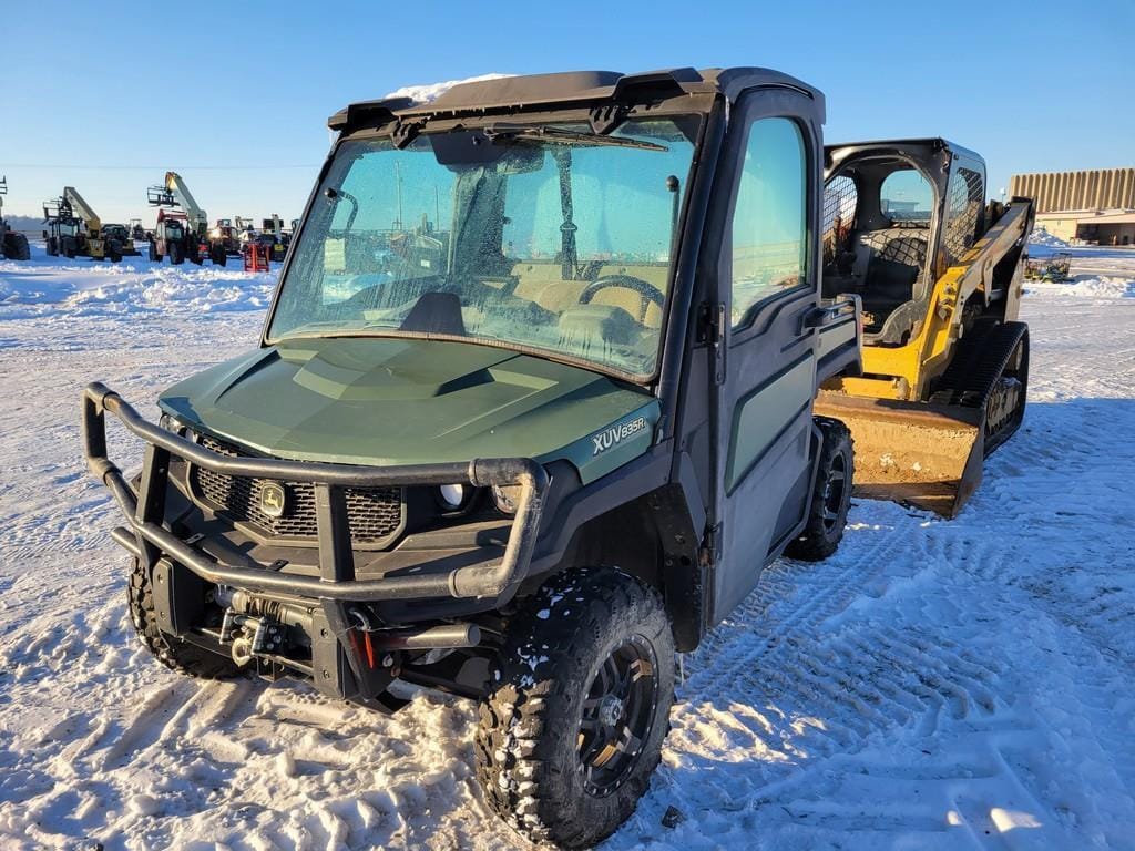 2019 John Deere XUV 835R Equipment Image0