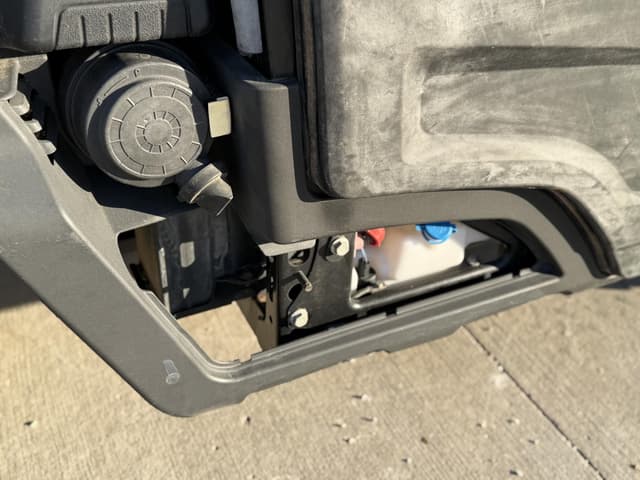 Image of John Deere XUV 835R equipment image 4