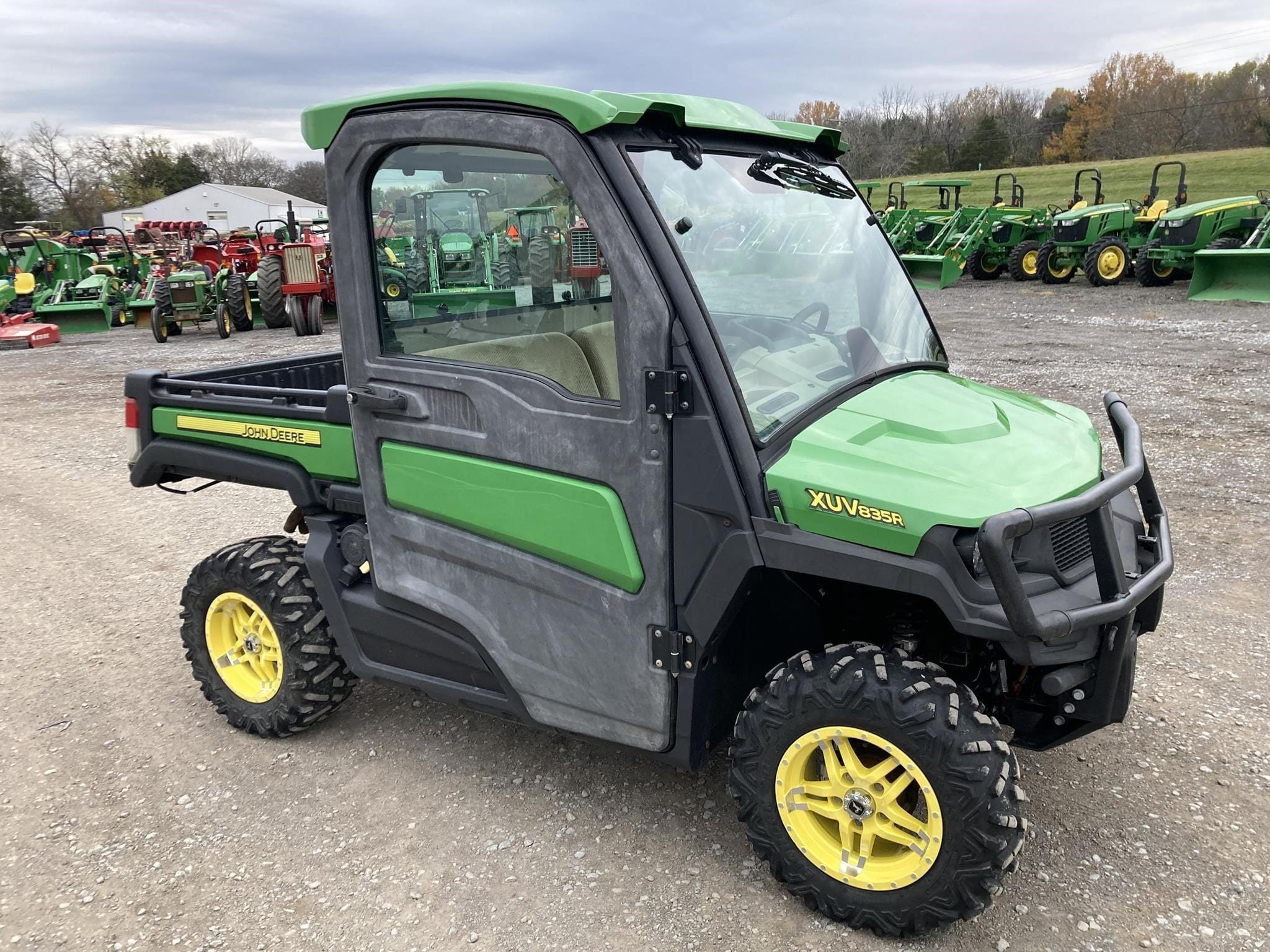 2019 John Deere XUV 835R Equipment Image0