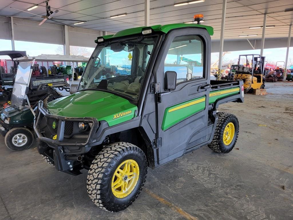 2019 John Deere XUV 835R Equipment Image0