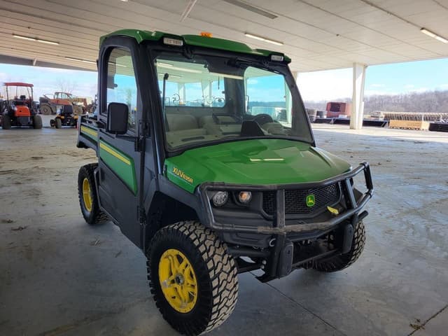 Image of John Deere XUV 835R equipment image 1