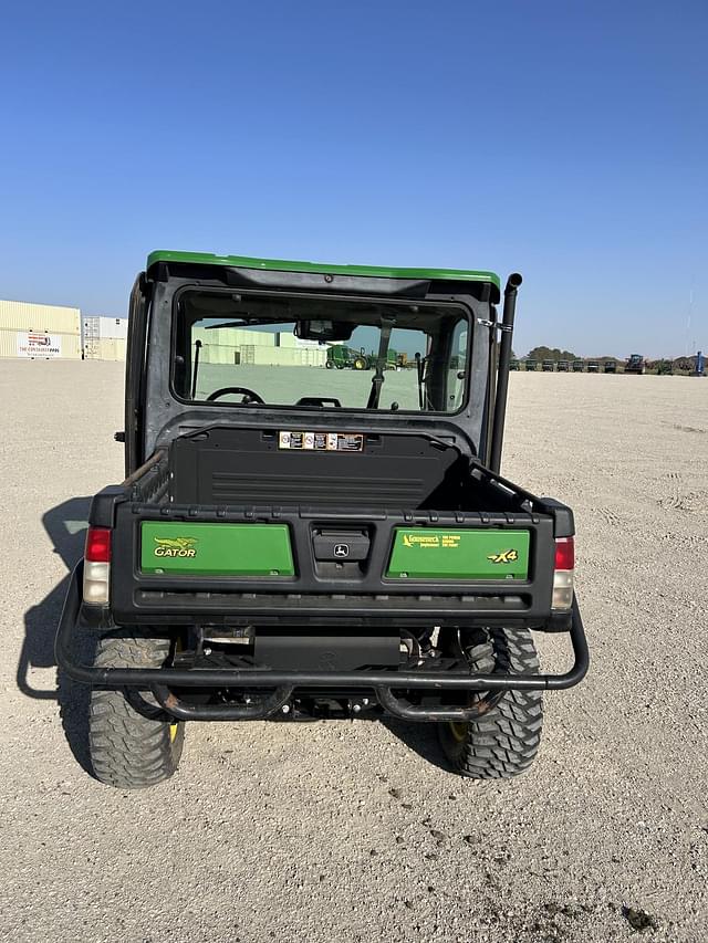 Image of John Deere XUV 835R equipment image 3