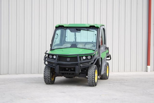 Image of John Deere XUV 835R equipment image 1