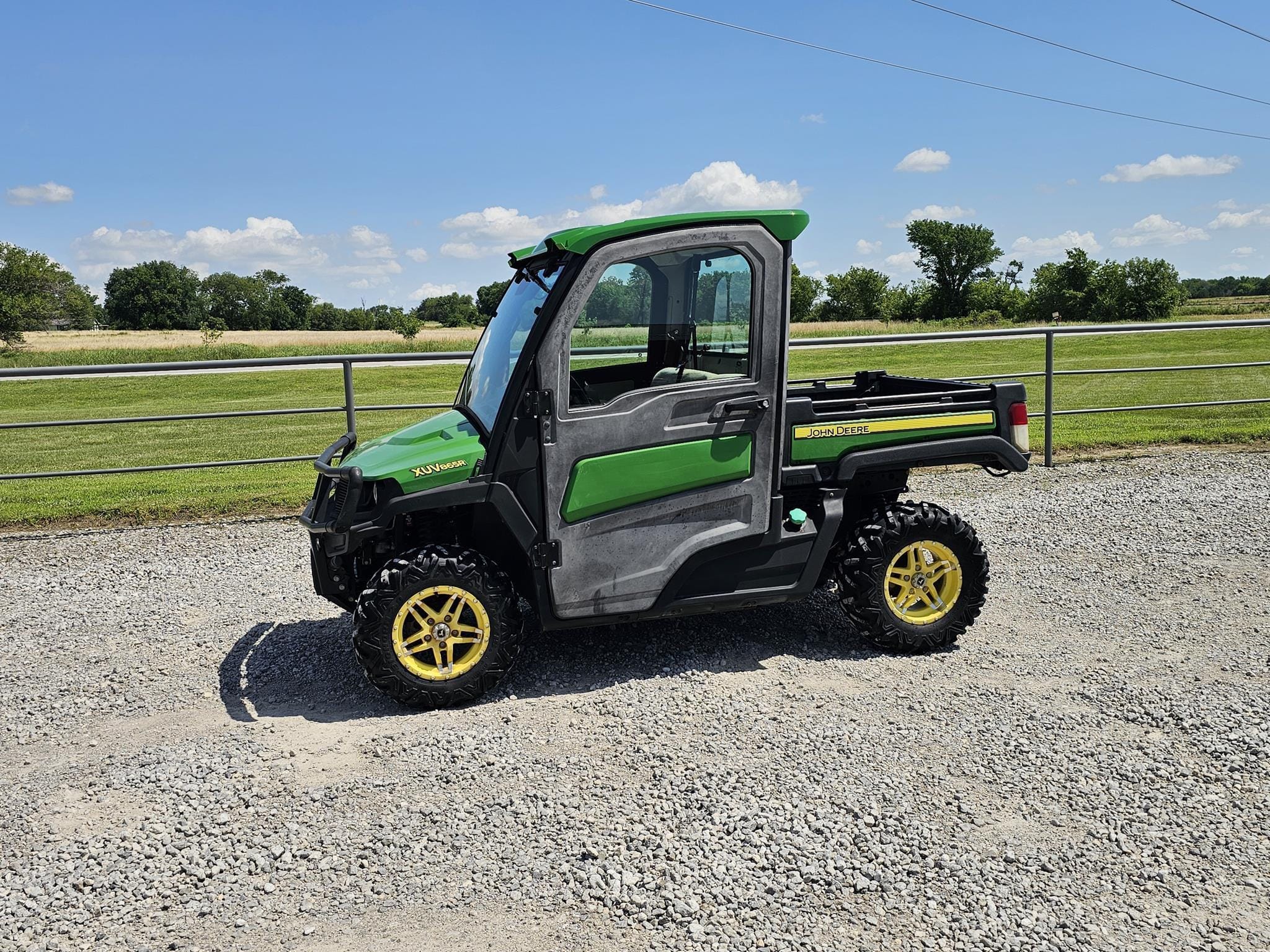 2019 John Deere XUV 865R Equipment Image0