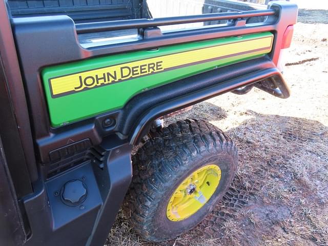 Image of John Deere XUV 835M equipment image 2