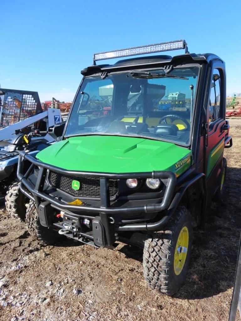 Image of John Deere XUV 835M Primary image