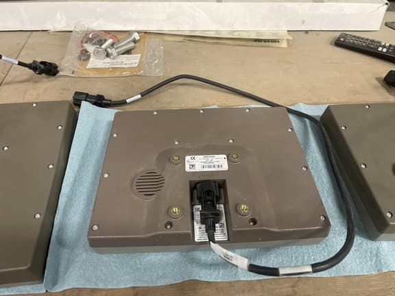 Image of John Deere Gen 4 Extended Monitor equipment image 2