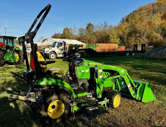 Image of John Deere 1025R equipment image 3