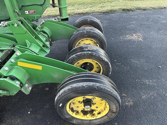 Image of John Deere R10 equipment image 2