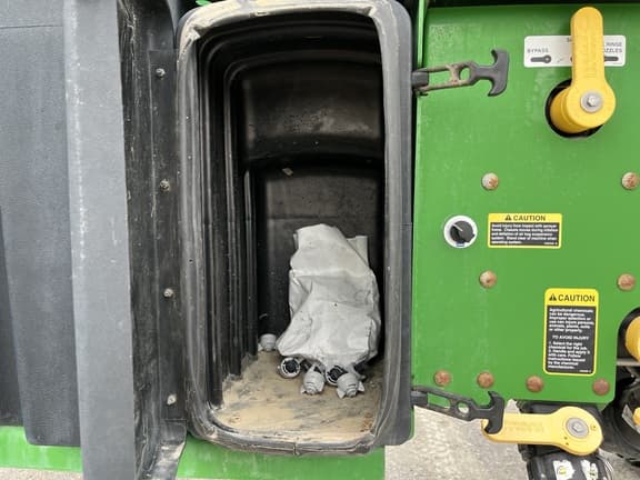 Image of John Deere R4023 equipment image 3