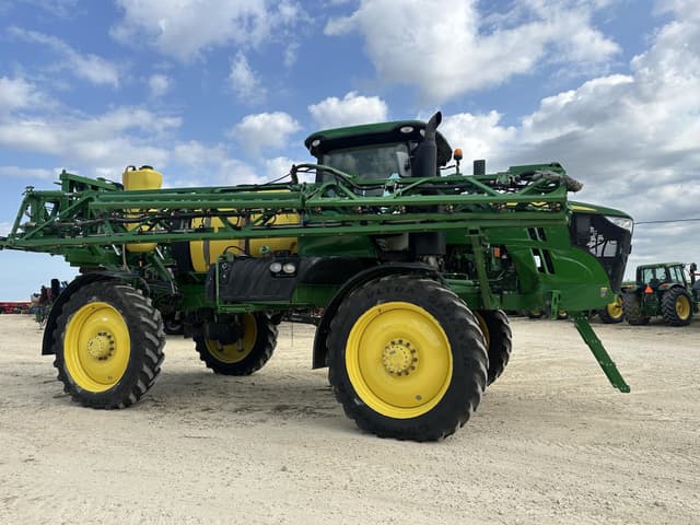 Image of John Deere R4030 equipment image 1
