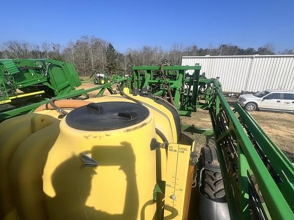 Image of John Deere R4030 equipment image 4