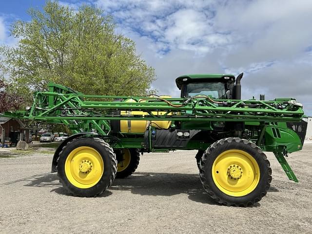Image of John Deere R4030 equipment image 3