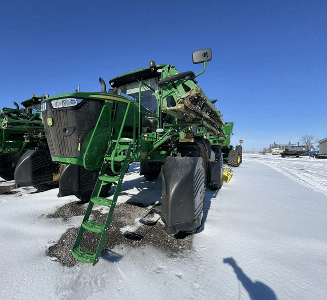 Image of John Deere R4030 equipment image 1