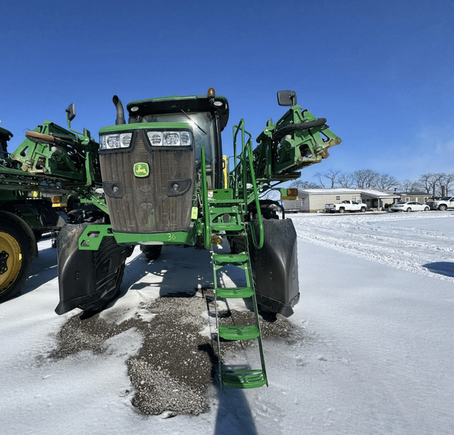 Image of John Deere R4030 equipment image 4