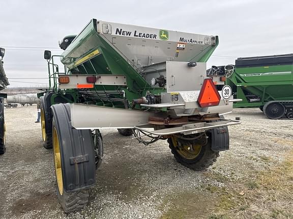 Image of John Deere R4030 equipment image 4