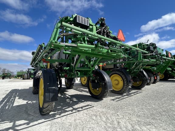 Image of John Deere R4030 equipment image 4