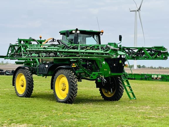 Image of John Deere R4038 equipment image 1