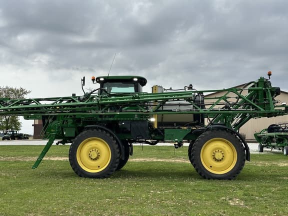 Image of John Deere R4038 equipment image 4
