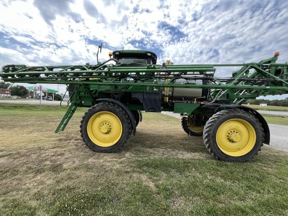 Image of John Deere R4038 equipment image 1