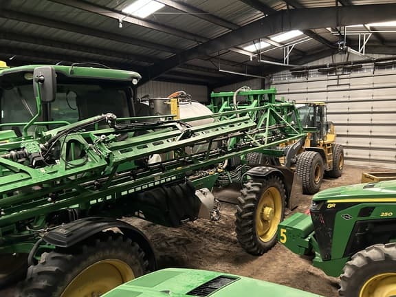 Image of John Deere R4038 equipment image 2