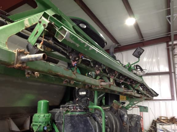 Image of John Deere R4038 equipment image 4