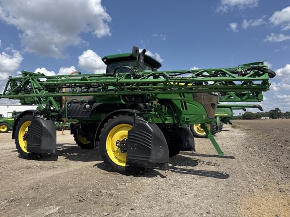Image of John Deere R4038 equipment image 3