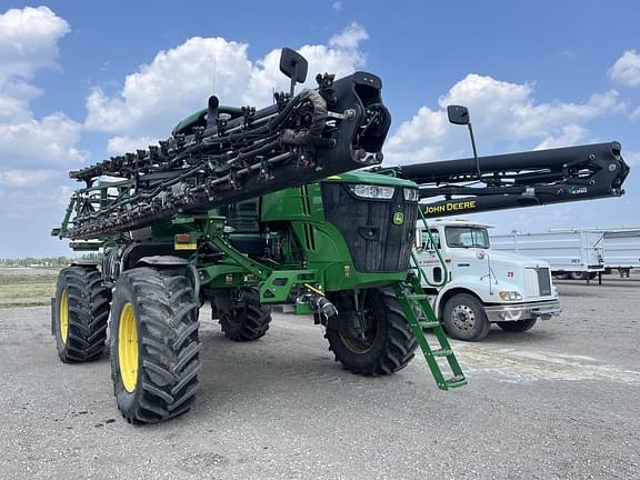 2019 John Deere R4044 Equipment Image0