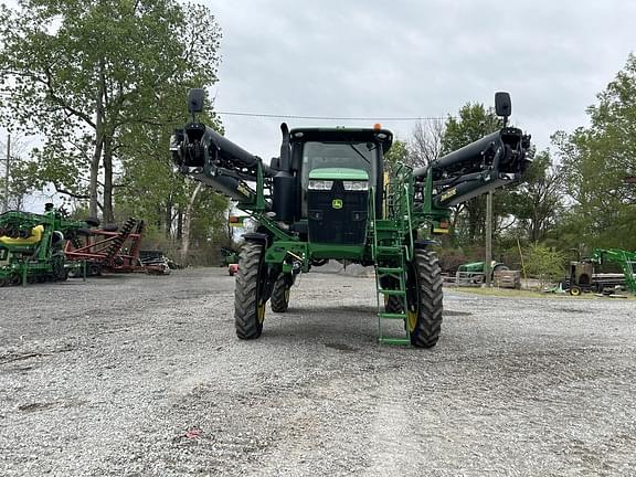 Image of John Deere R4044 equipment image 1