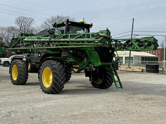 Image of John Deere R4044 equipment image 1