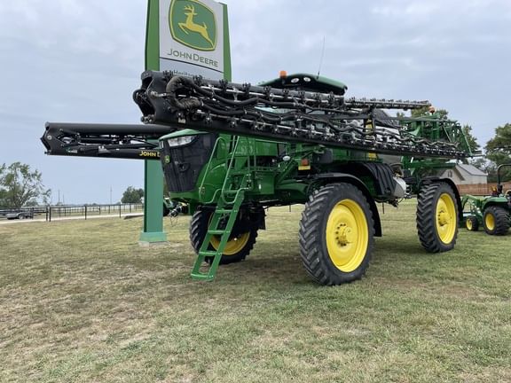 2019 John Deere R4044 Equipment Image0