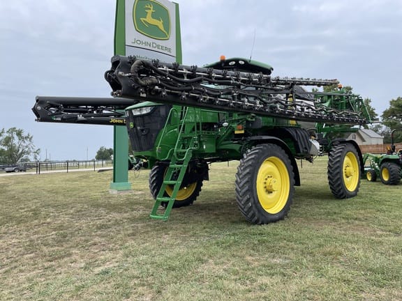 2019 John Deere R4044 Equipment Image0