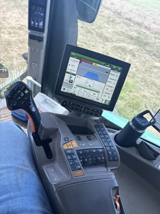Image of John Deere R4044 equipment image 4