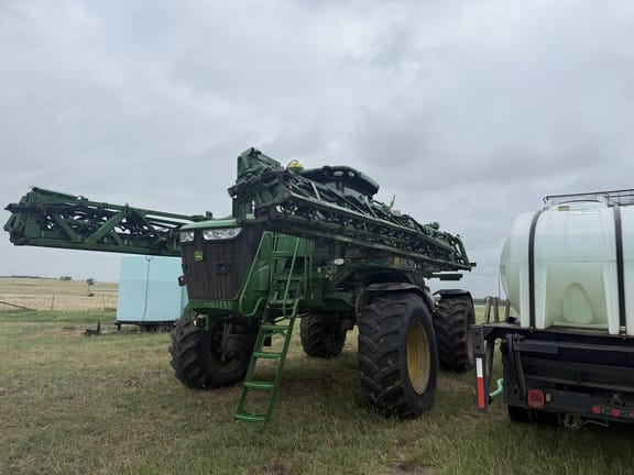 2019 John Deere R4044 Equipment Image0