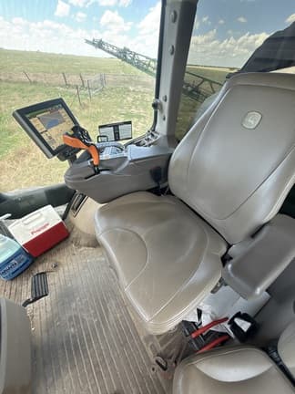 Image of John Deere R4044 equipment image 3